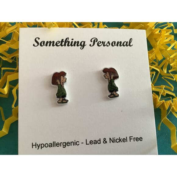 Peppermint Patty - Hypoallergenic Post Earrings - Charlie Brown & The Gang - Picture 1 of 4